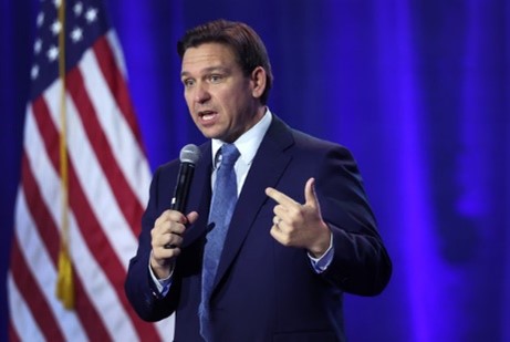 Ron DeSantis, gobernador de Florida, se retira de contienda presidencial y apoya a Trump