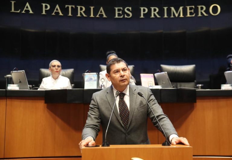 Alejandro Armenta alista su salida del Senado