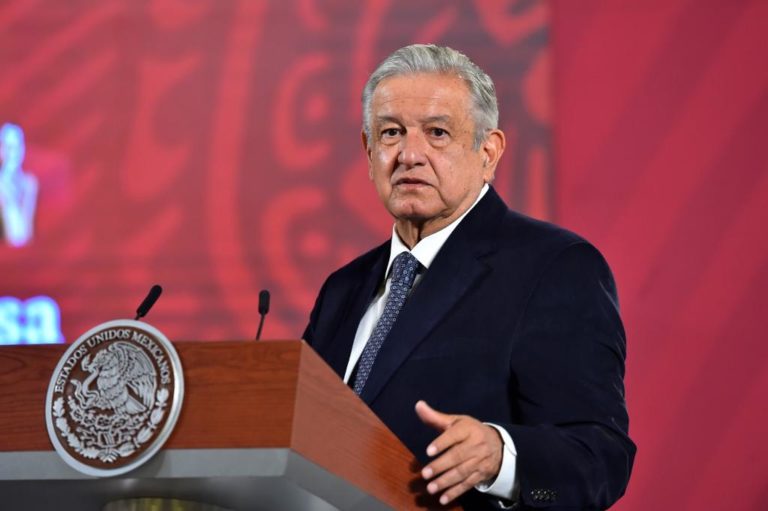 AMLO revira dichos sobre refinerías en México: “la de Tampico no existe”