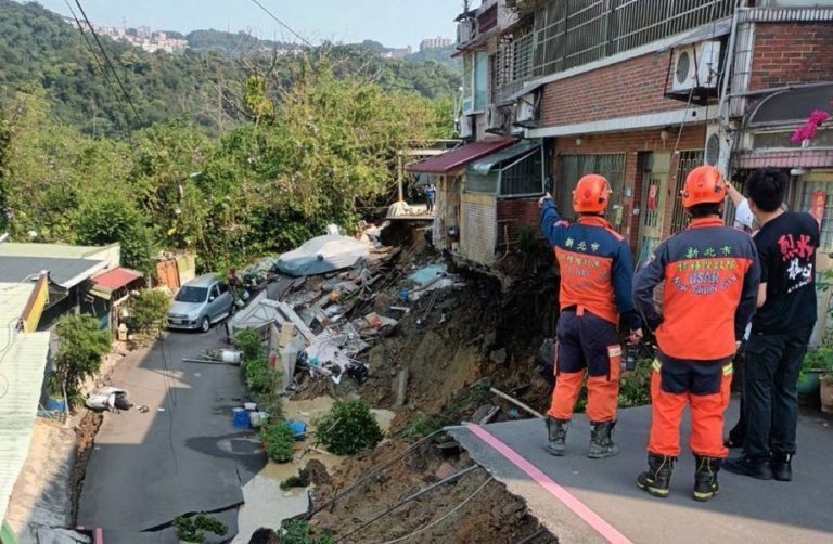 Suman 10 muertos tras sismo de 7.3 grados en Taiwán