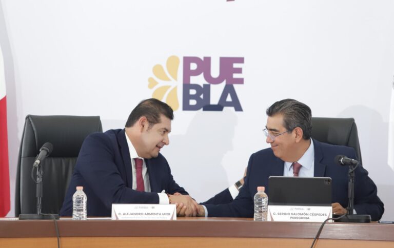 Inicia proceso de transición en Puebla con reunión entre Sergio Salomón y Alejandro Armenta