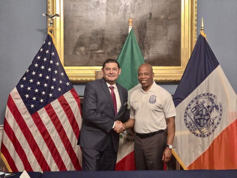 Alejandro Armenta se reúne con Eric Adams, alcalde de Nueva York; busca cooperación en seguridad