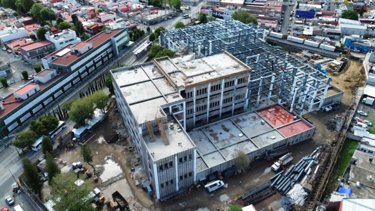 Funcionarios federales supervisan avance de construcción de hospital de “San Alejandro” en Puebla