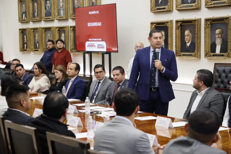 Alejandro Armenta se reúne con alcaldes para reforzar cooperación en seguridad