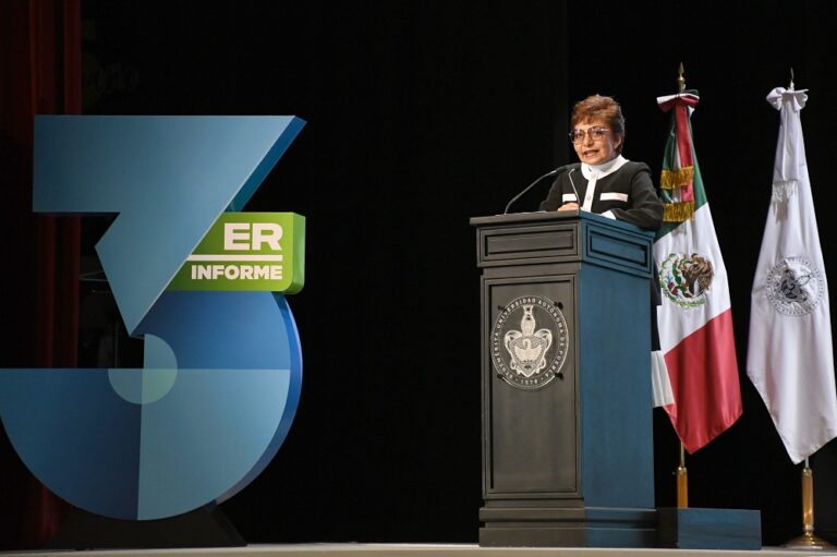 Lilia Cedillo y la esencia BUAP