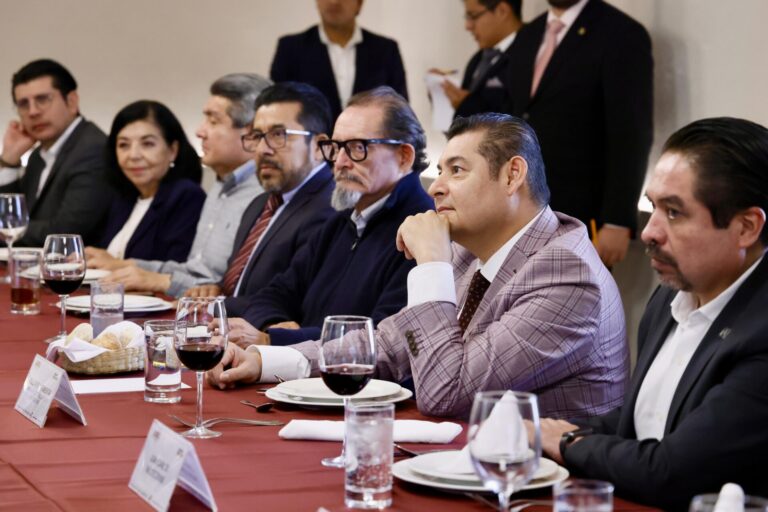 Se impulsará en Puebla nuevo modelo de auditoría para transparencia en municipios, informa Armenta