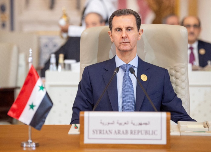 Bashar Al-Assad dimite; grupos rebeldes toman Siria