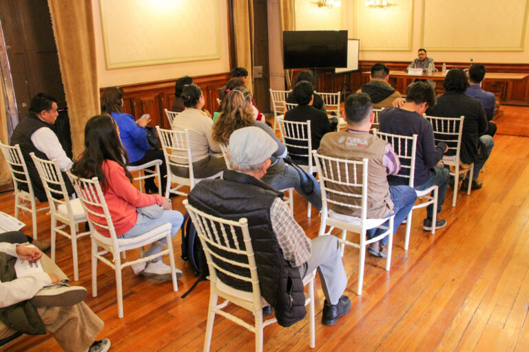 Presentan libro en conmemoración del 50 aniversario de la Hemeroteca Pública en Puebla