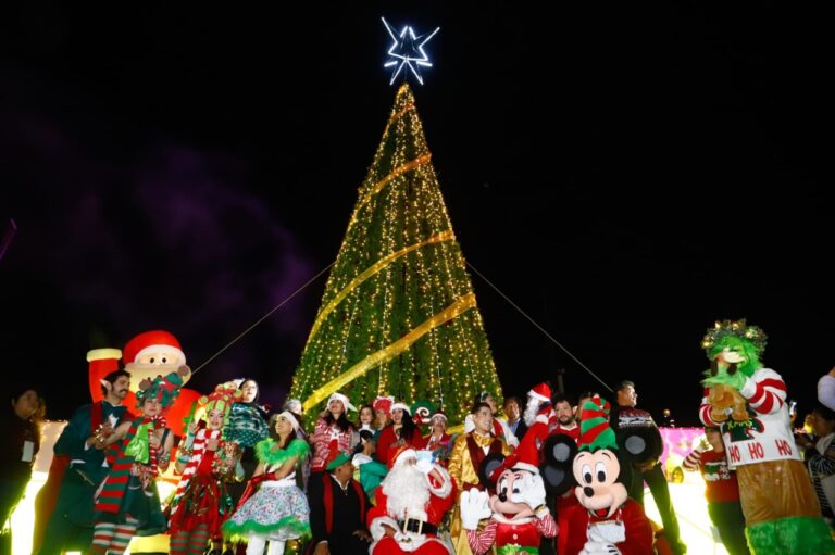 Realiza Gobierno de San Pedro Cholula encendido del árbol navideño