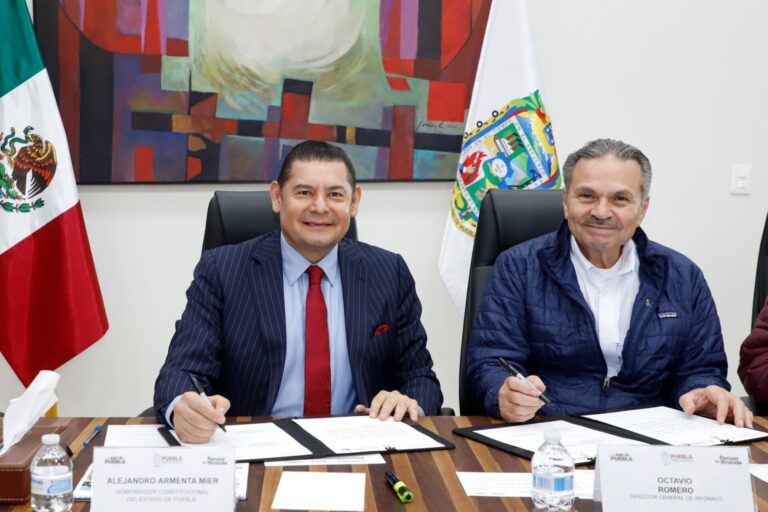 Firma Alejandro Armenta convenio para reactivación de vivienda en Puebla