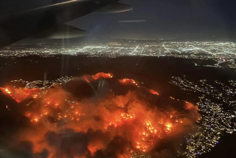 Incendios continúan activos en Los Ángeles, California; suman 24 muertos 