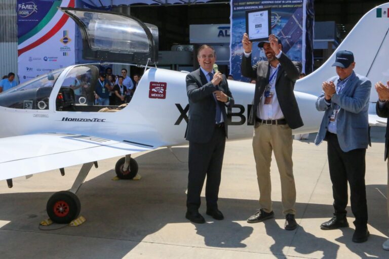 Industria aeroespacial de México apunta crecimiento hacia el 2030: Ebrard