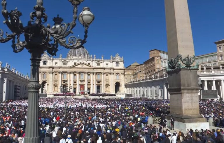 Líderes mundiales y feligreses despiden al papa Francisco