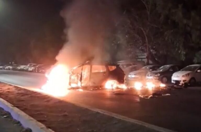 Reportan narcobloqueos y enfrentamientos en carreteras de Sinaloa