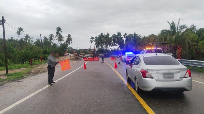 Huracán Erick provoca afectaciones viales y eléctricas en sur de México