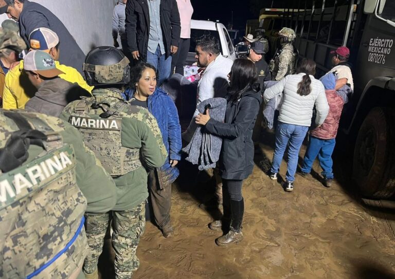 Gobierno de Puebla atienden inundaciones en Chignahuapan, Tepeojuma e Izúcar de Matamoros