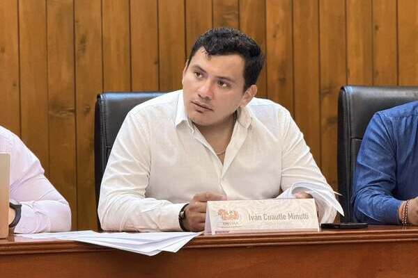 El síndico que se aferra; y un sindicato que se calienta