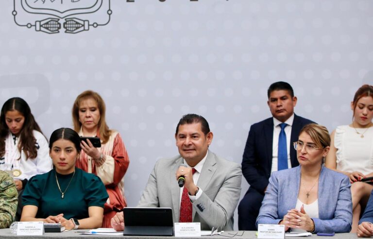 Feminicidios disminuyen en Puebla 40 por ciento: Armenta