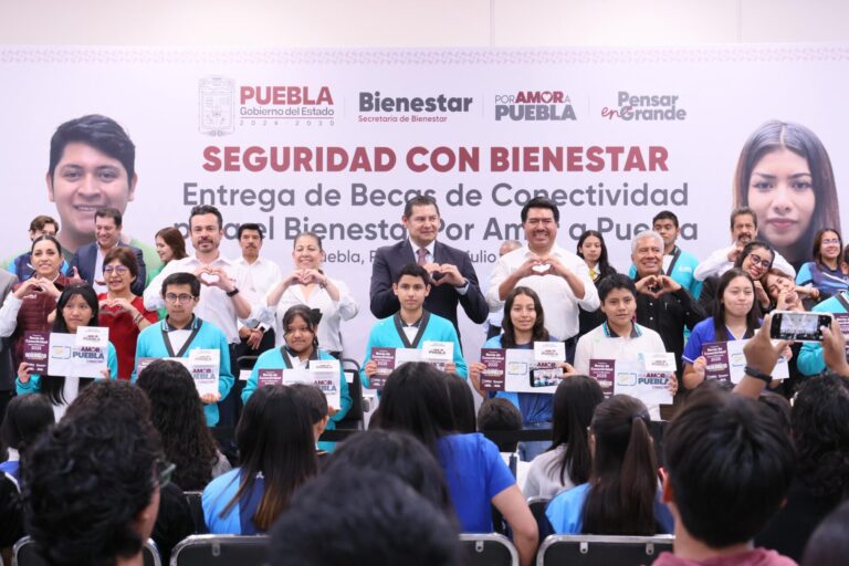 Gobierno de Puebla otorga Becas de Conectividad Digital a 79 mil jóvenes