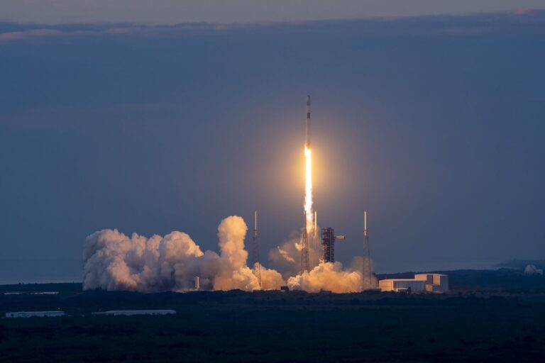 SpaceX concluye con éxito décimo vuelo de prueba de Starship