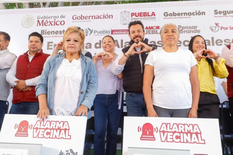 Entrega Gobierno de Puebla Alarmas Vecinales en La Margarita