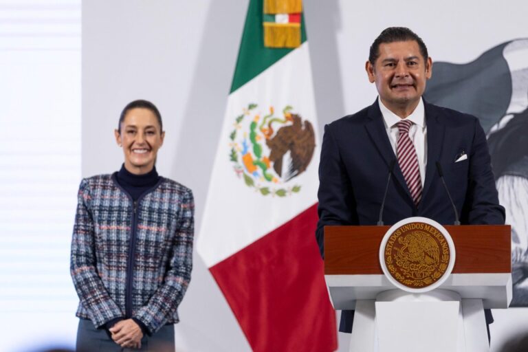 Armenta: 35 años de vida pública y el Grito, a la par con Sheinbaum