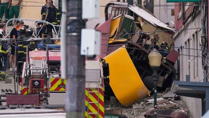 Deja 15 muertos y 18 heridos descarrilamiento de funicular en Lisboa, Portugal