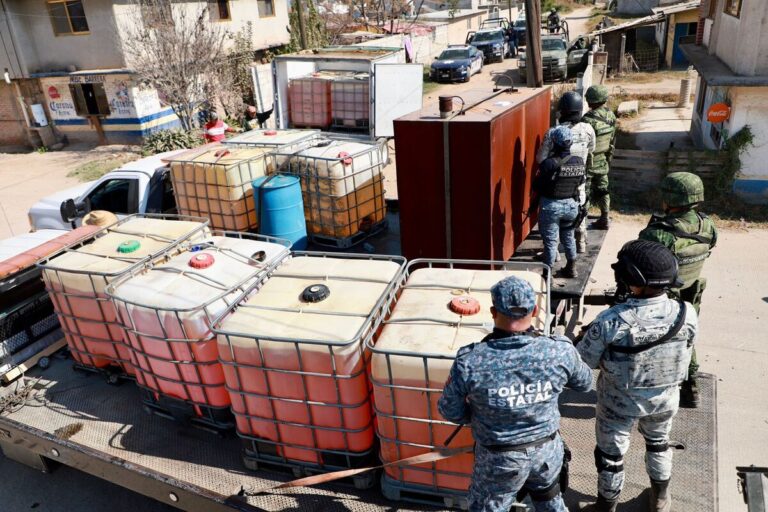SEMAR y FGR desmantelan red de funcionarios y empresarios relacionados con el “huachicol”