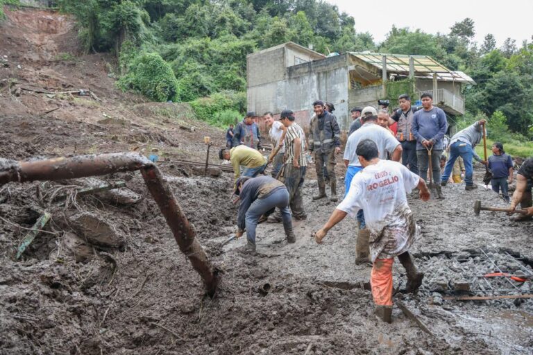 Sube a 44 número de muertos por intensas lluvias en México