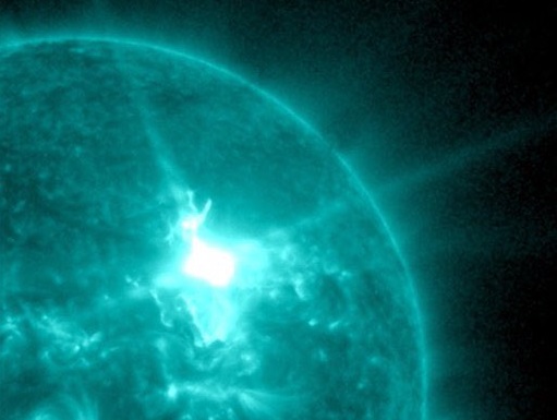 Intensa tormenta geomagnética impacta la Tierra tras llamarada solar