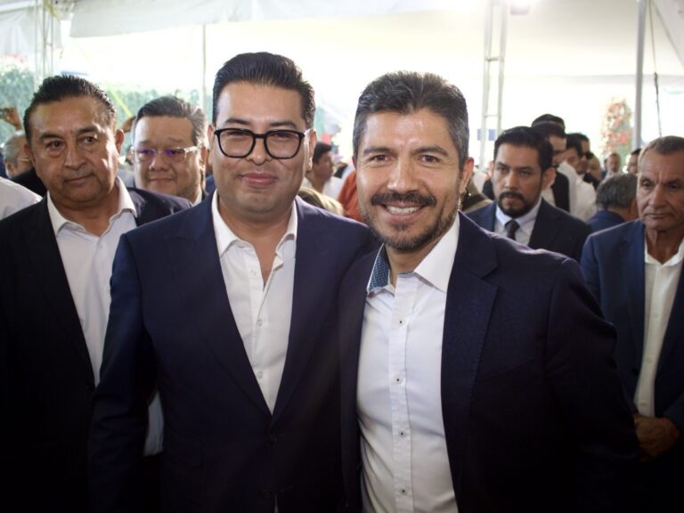 Azul salpicado de naranja