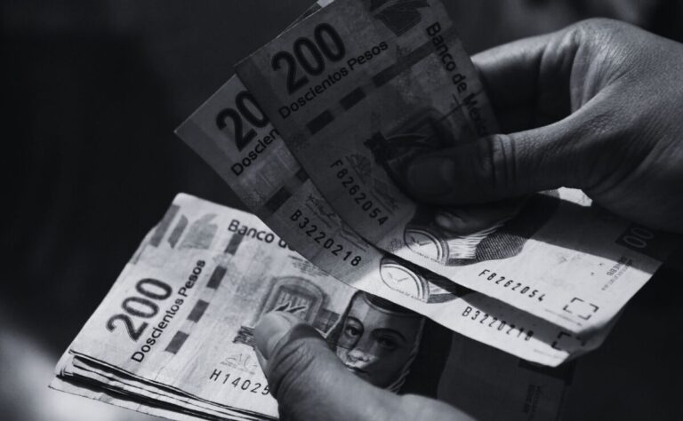 Burócratas en elección… y aparecen los sobres