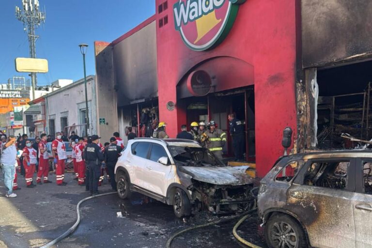 Suman 23 muertos tras explosión en Waldo´s de Hermosillo; cierran 68 sucursales