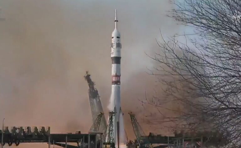 Lanzan nave espacial Soyuz MS-28 a la Estación Espacial; reportan daños en Baikonur