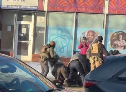 Agentes del ICE disparan contra un hombre en Minneapolis