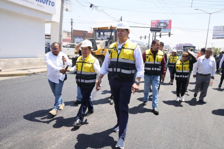 Supervisa Armenta obras de pavimentación en San Baltazar Campeche