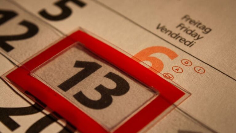 Viernes 13: la persistencia del mito en el mundo moderno