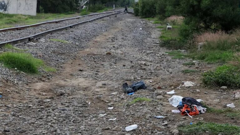 Hombre pierde extremidades tras ser arrollado por el tren, en Bosques de Amalucan