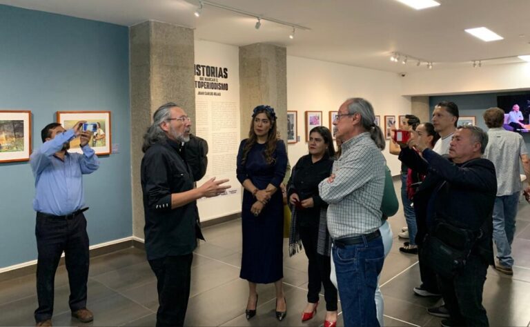 Construyendo historias: Juan Carlos Rojas expone 30 años de fotoperiodismo en La Constancia