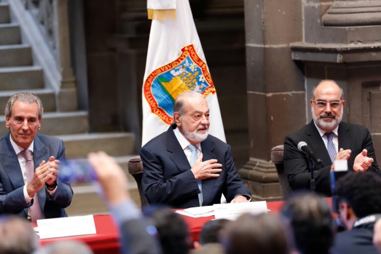 Carlos Slim anuncia inversión de 4 mil mdp para zona de San Francisco, en Puebla capital