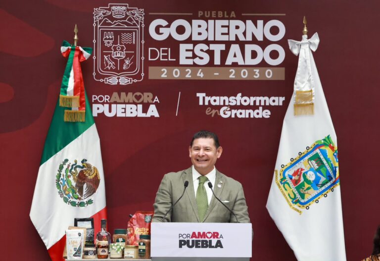 Armenta, mole y las cartas sobre la mesa
